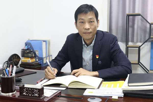 曹?chē)?guó)勝_副本.jpg